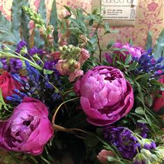 Florist&#39;s Choice Hand tied - Summer Delights 